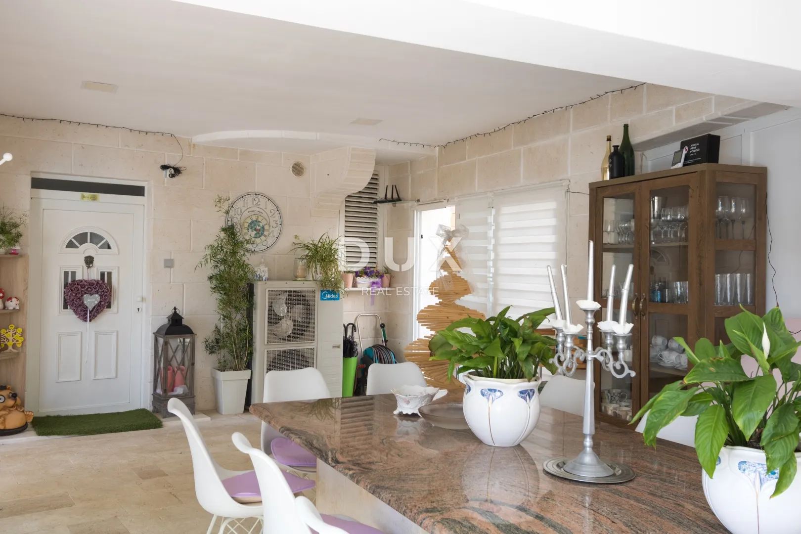 vodice, vila sa 7 apartmana i bazenom - slika 34
