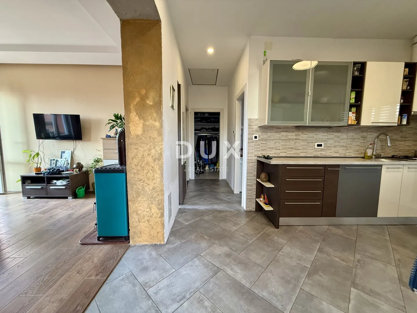 rijeka, donji zamet, dvosobni stan, 74 m2, okućnica, parking, lokacija, nova fasada - slika 4