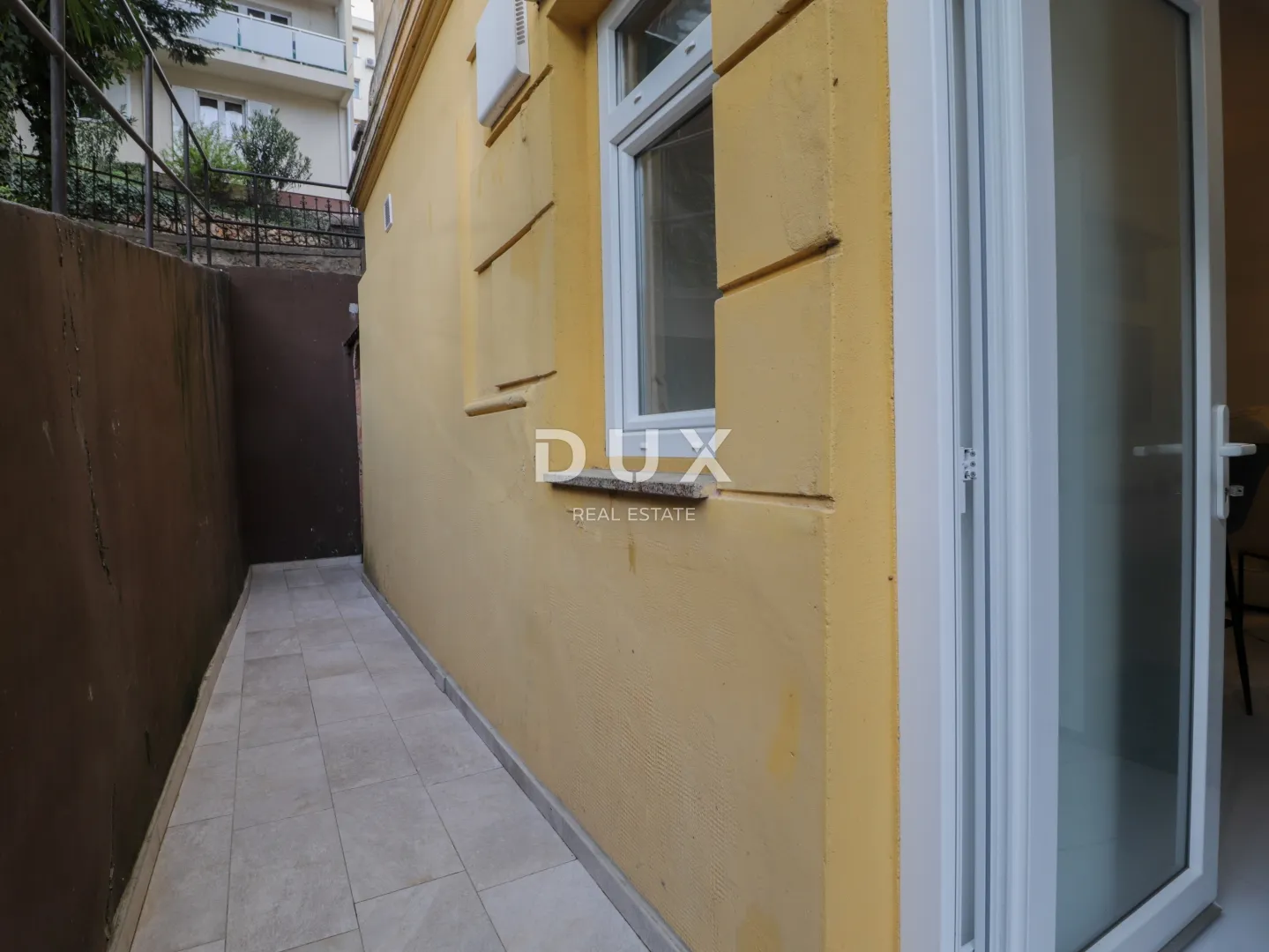 opatija, centar - studio apartman u povijesnoj vili drugi red do mora, uređen! - slika 12