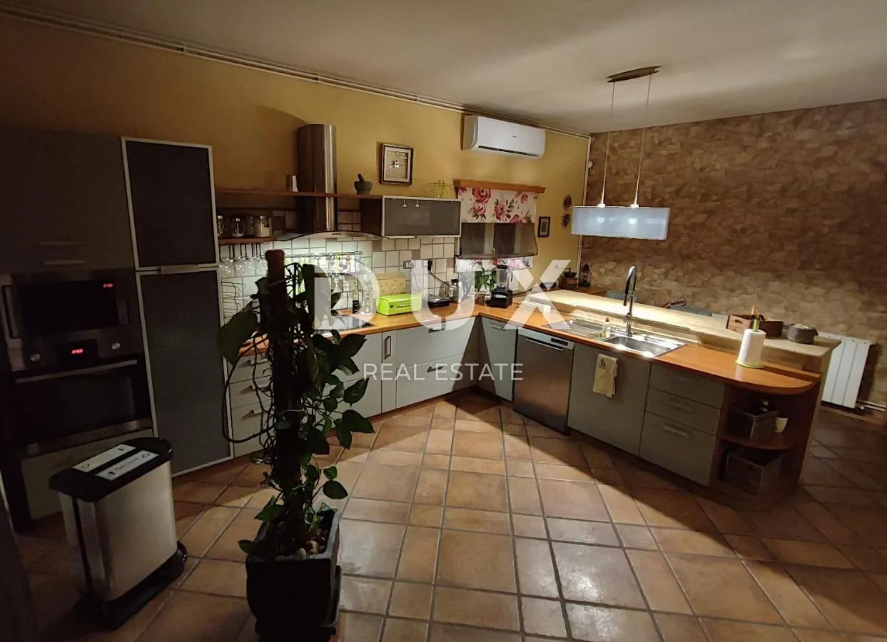 kostrena - vila s bazenom primorskog stila - slika 5