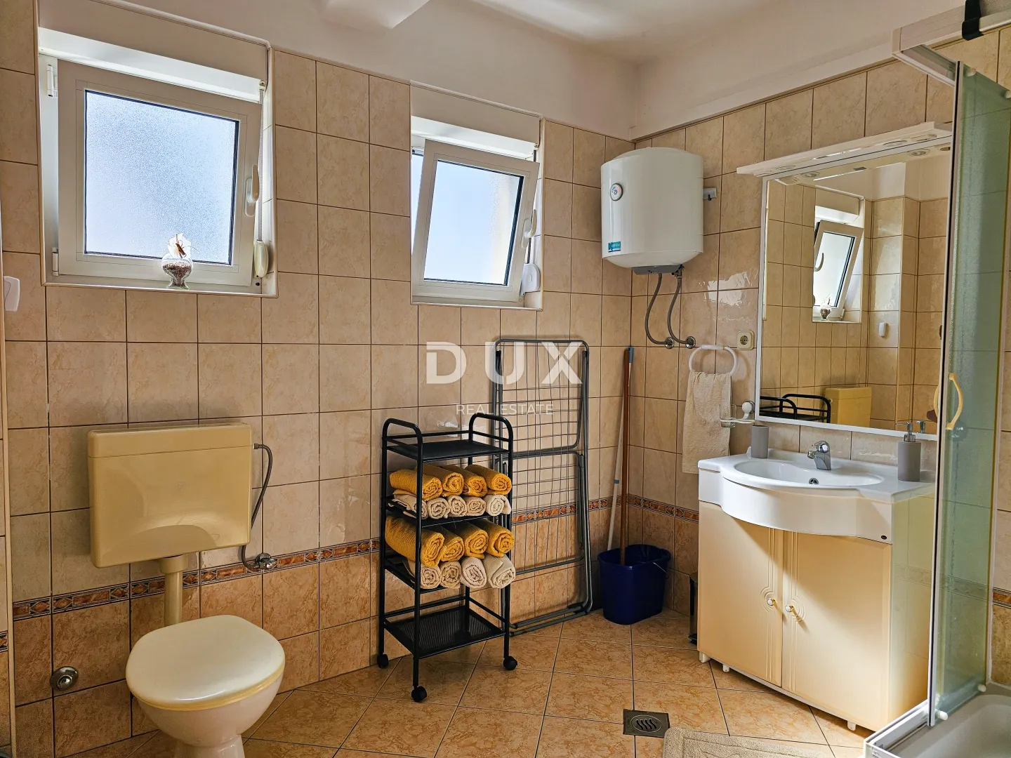 rab, barbat, kuća s apartmanima, 763 m2, drugi red do mora - slika 21