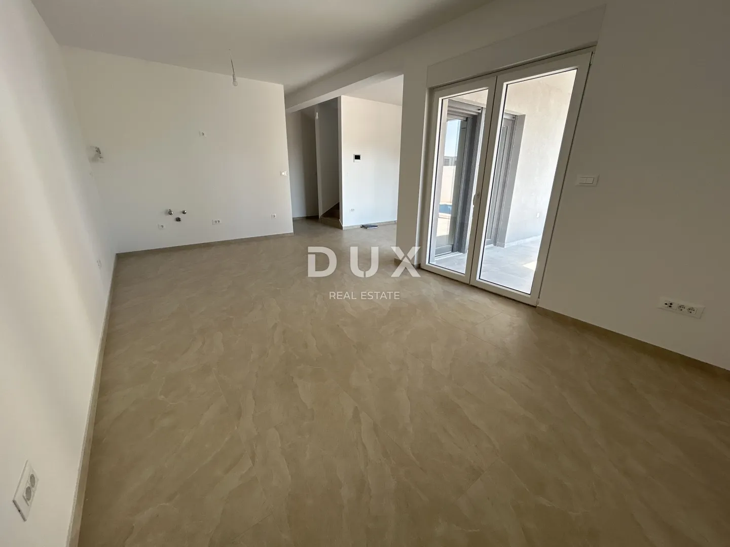 šibenik, vodice – duplex s bazenom i trajnim, otvorenim pogledom - slika 14