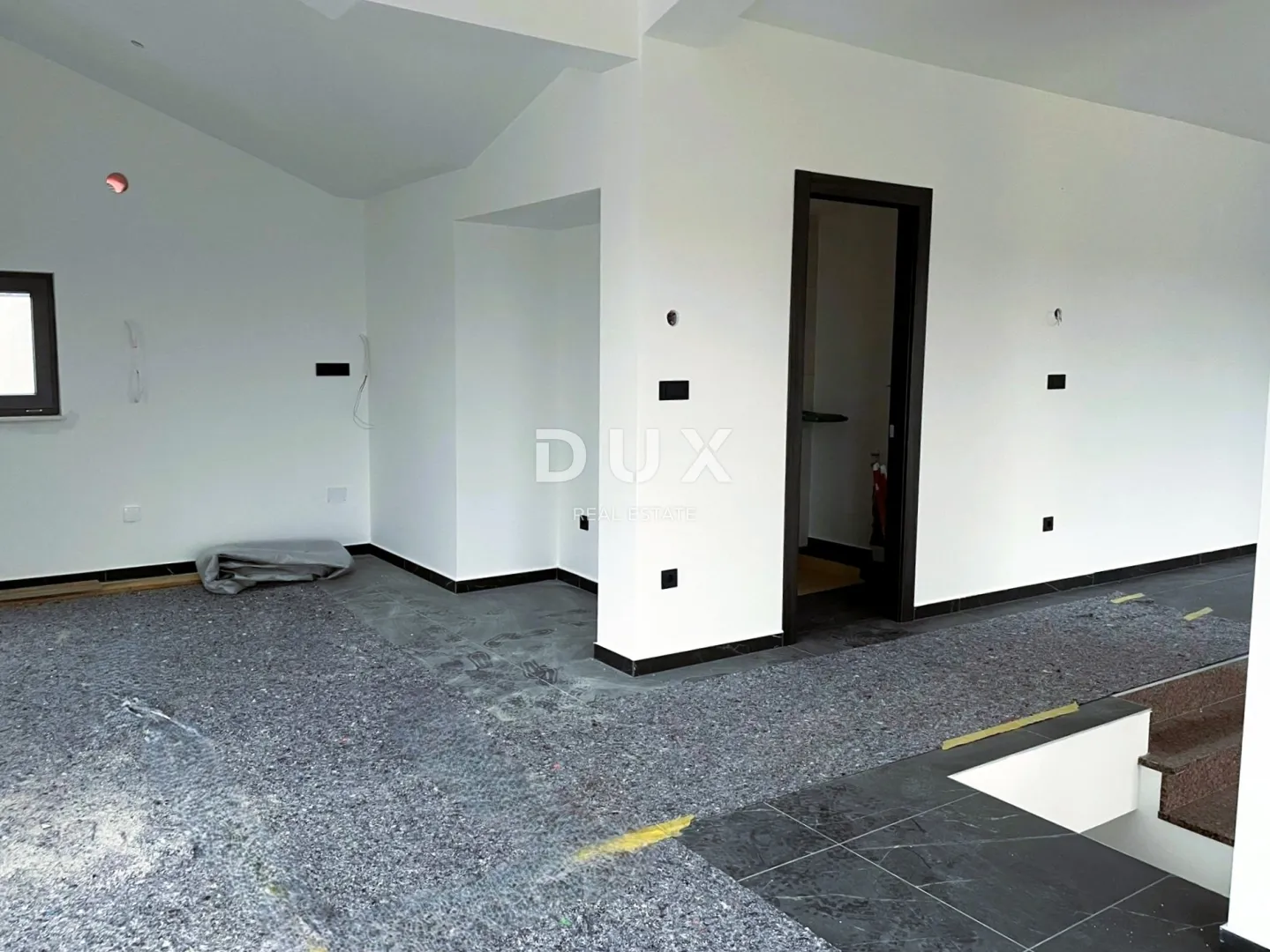 otok krk, grad krk - moderan penthouse od 100 m2 - slika 11
