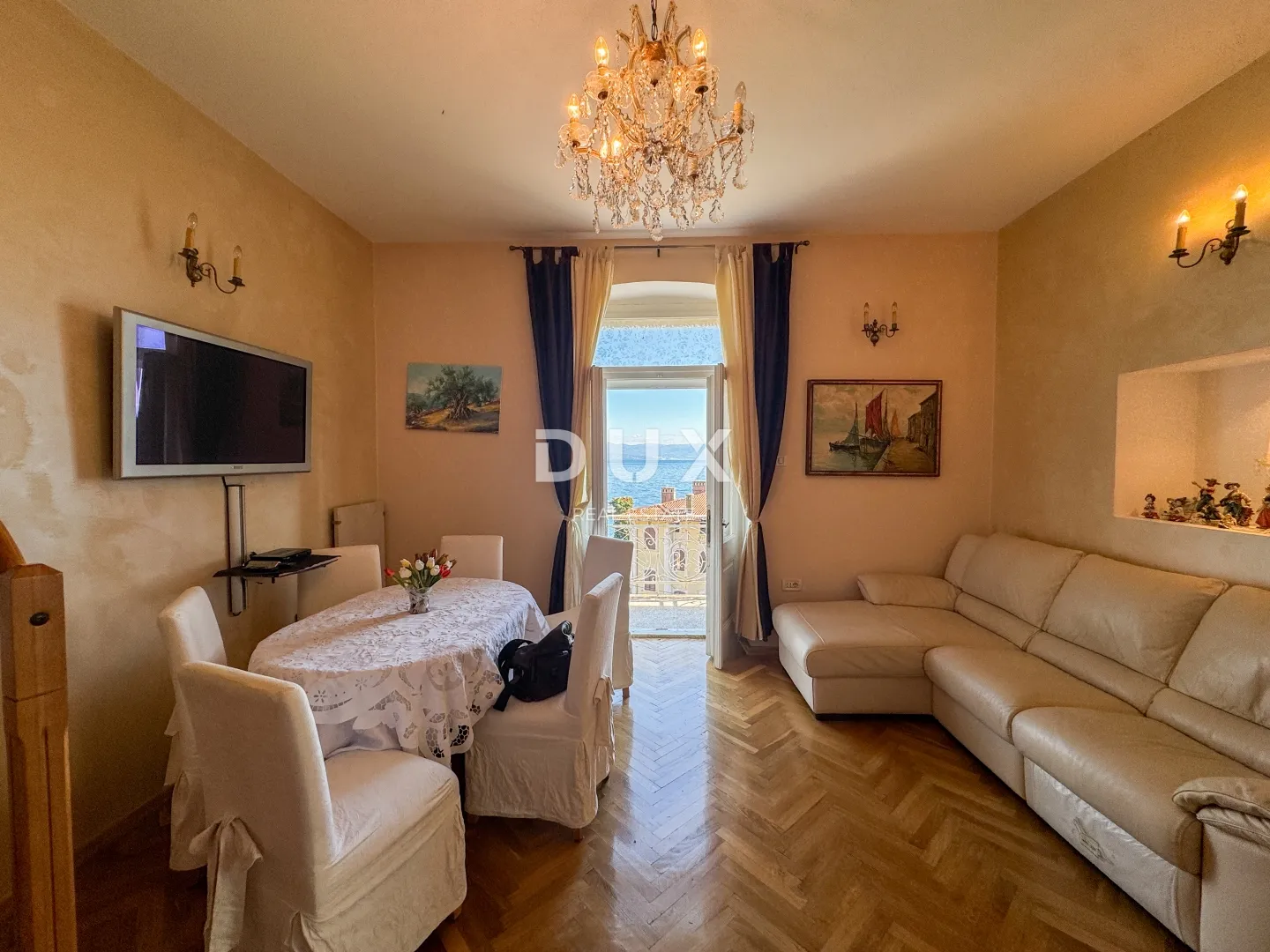 OPATIJA, LOVRAN- prekrasna prilika za kupnju povijesnog stana u vili, drugi red do mora, terasa i pogled
