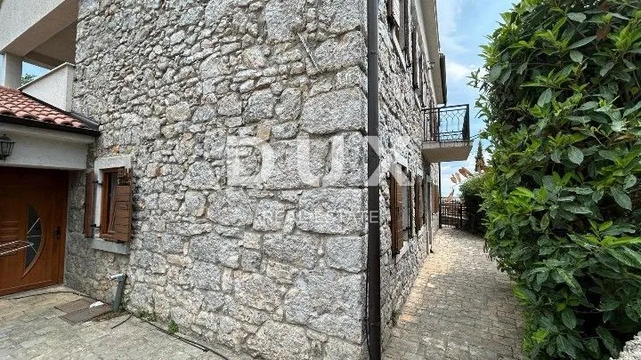 rijeka, srdoči - kuća sa tri stambene jedinice - slika 31