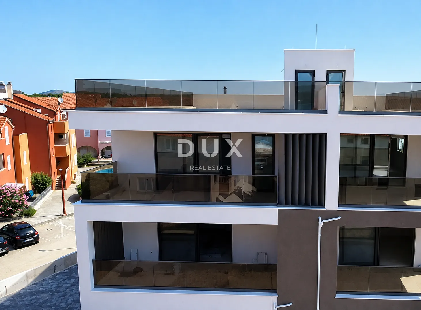vodice, srima – penthouse s liftom, krovna terasa 109 m², 70m od plaže - slika 3