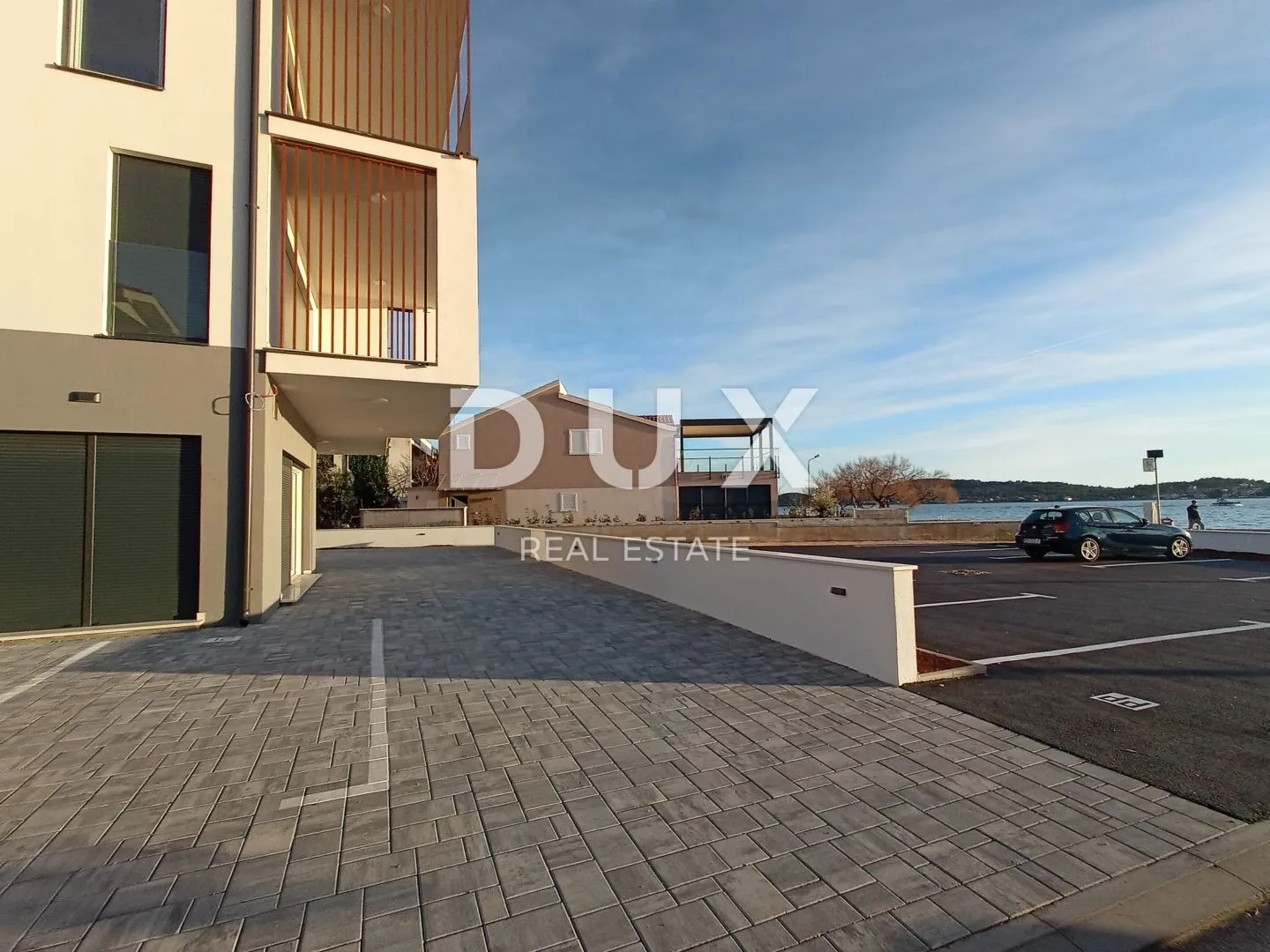 ŠIBENIK, VODICE - Poslovni prostor P1 s terasom pokraj mora - Srima, Vodice