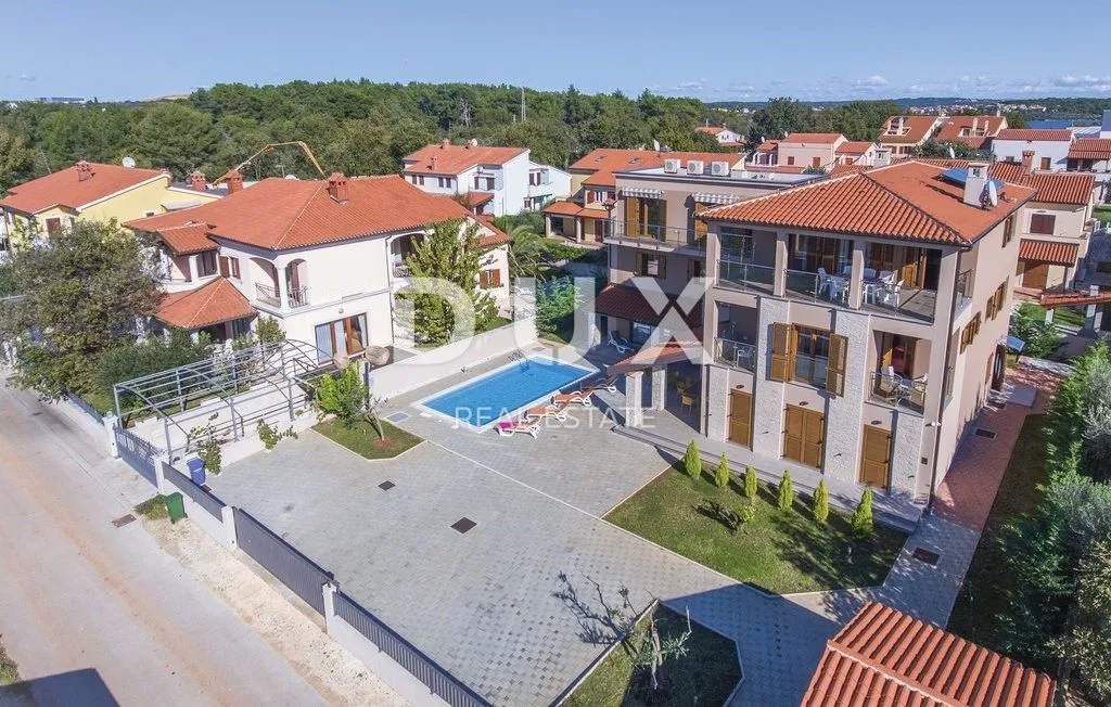 istra, volme - luksuzan stan 200m od mora s vlastitim bazenom - slika 23