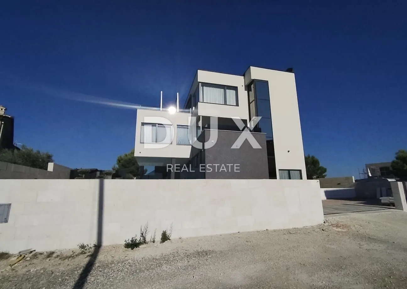 istra,medulin- luksuzna vila 150m od mora! - slika 45