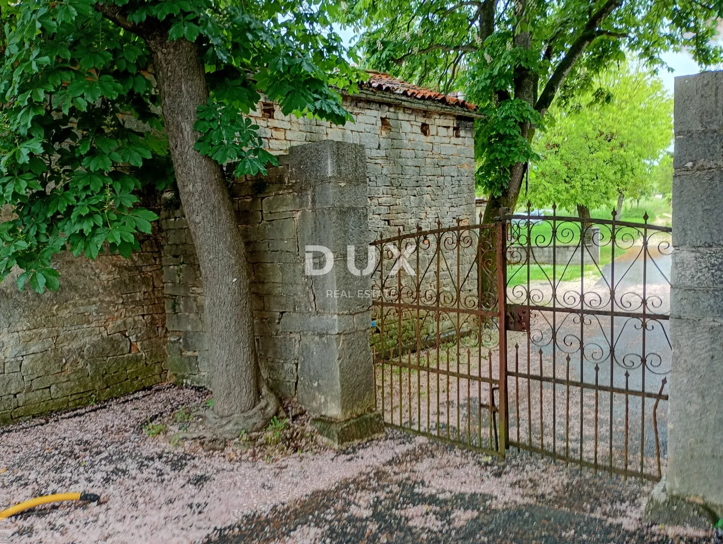 pazin,beram - gospodarska zgrada 58m2 sa okućnicom - slika 2