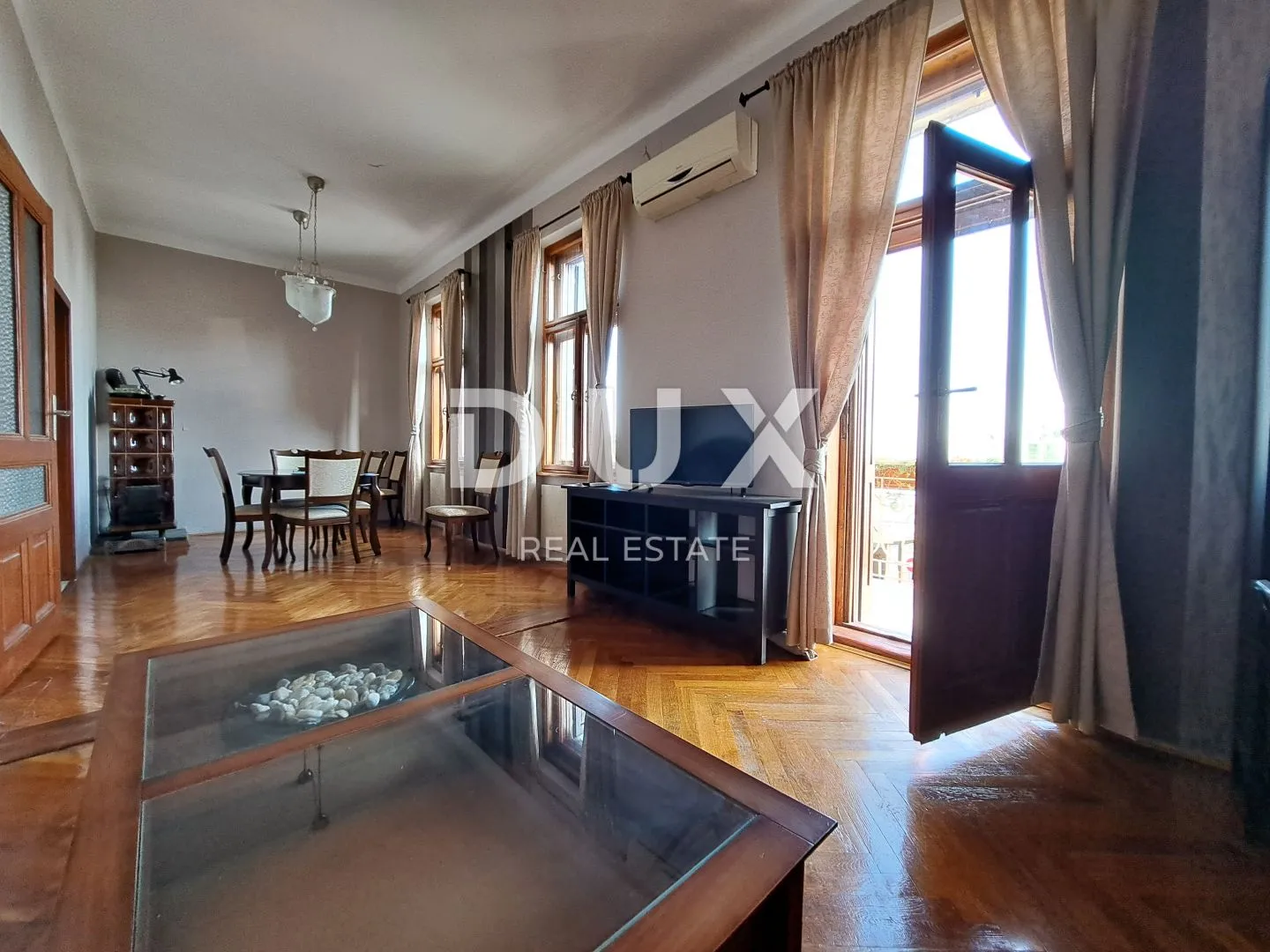 OPATIJA - etaža vile od 90 m2 s pogledom na more i pomoćnim objektom