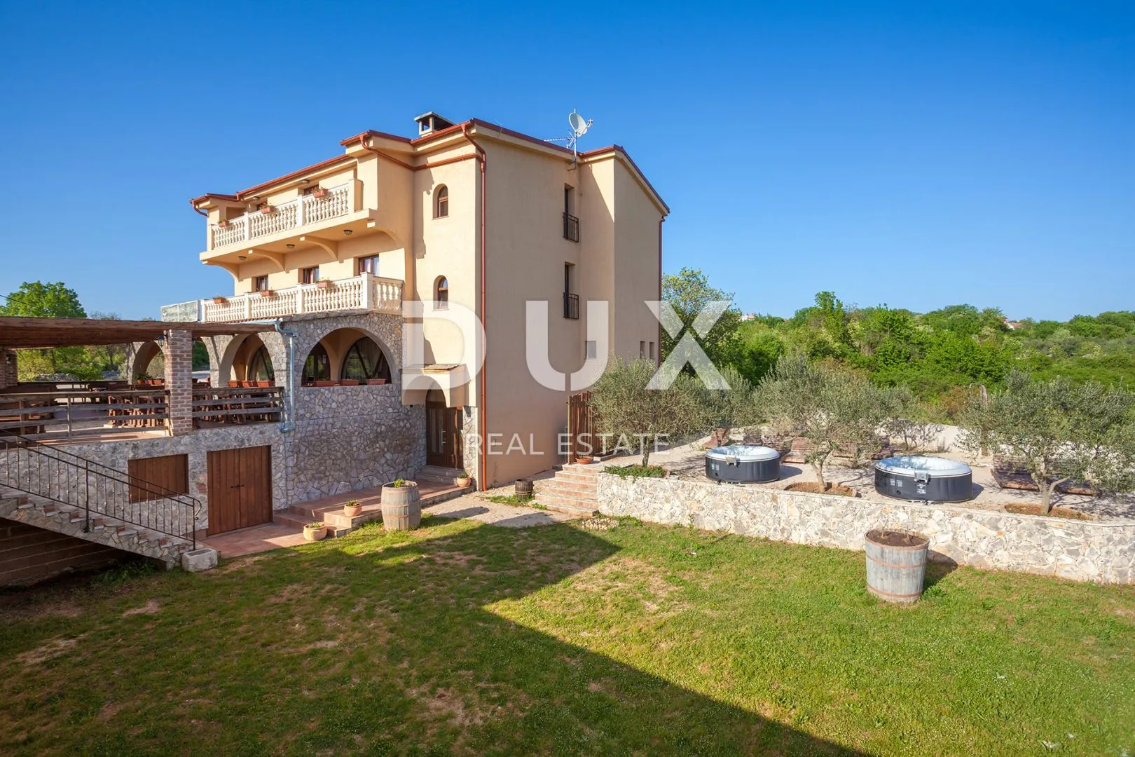 OTOK KRK, OKOLICA – Uhodan posao, restoran i pansion - Skrbčići, Krk