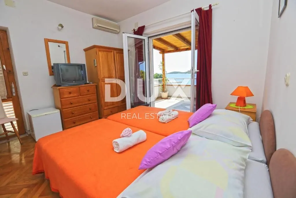 otok hvar - vila u gradu hvaru prvi red do mora - slika 18