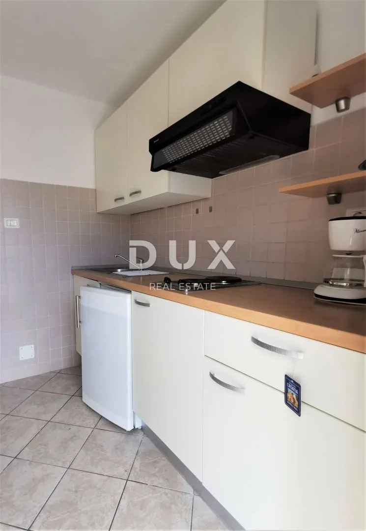 istra, rabac - dva apartmana, prvi red do mora - slika 13