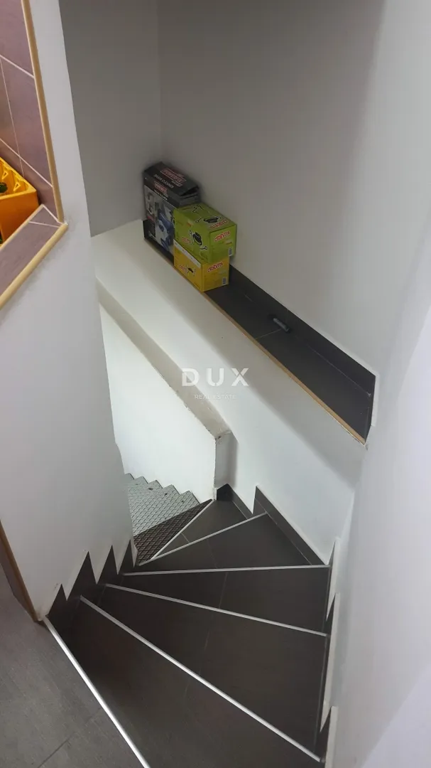 istra,rovinj - predivan uhodani caffe bar u srcu rovinja - slika 51