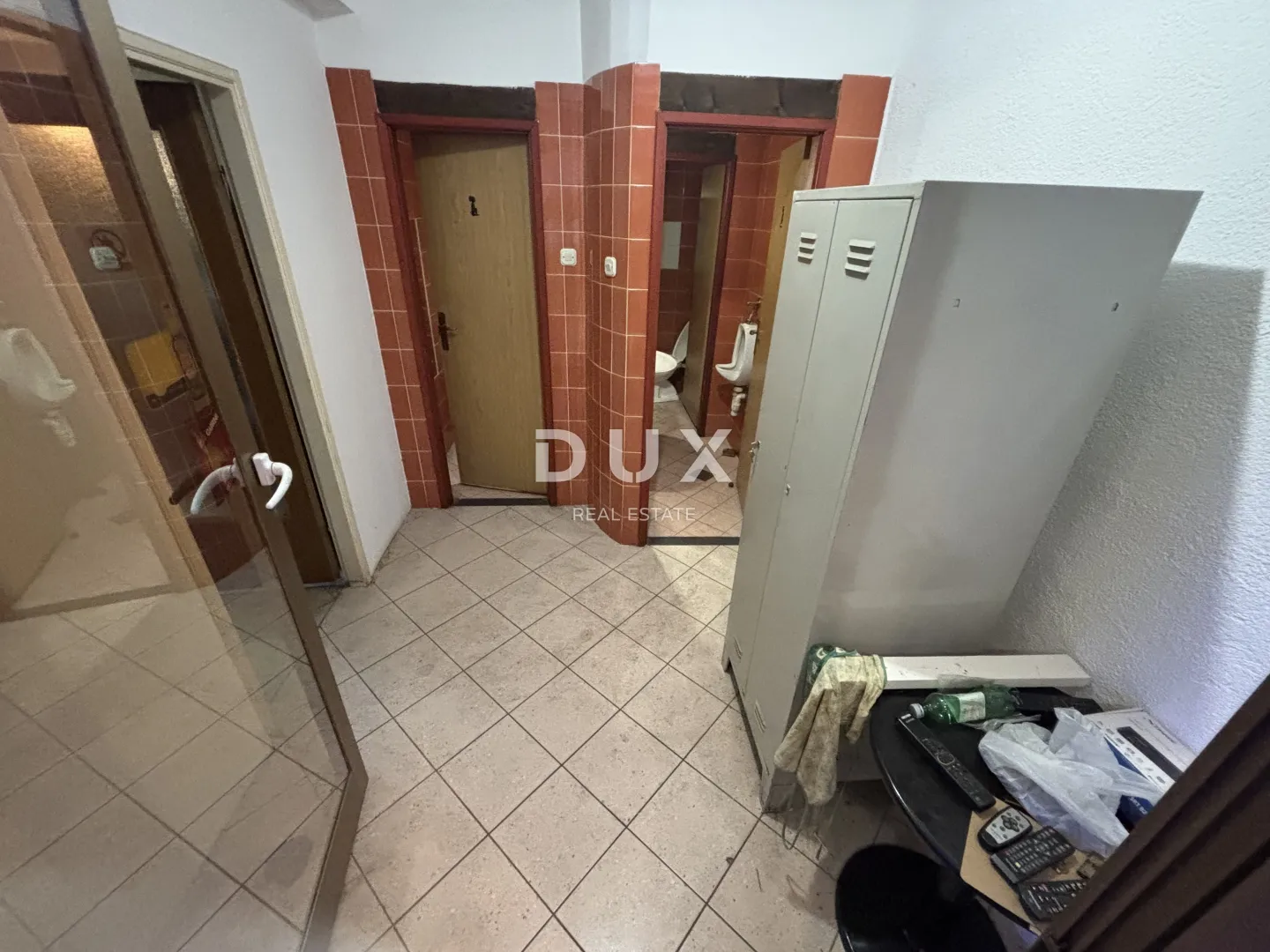 rijeka, centar - lokal s inventarom - slika 5