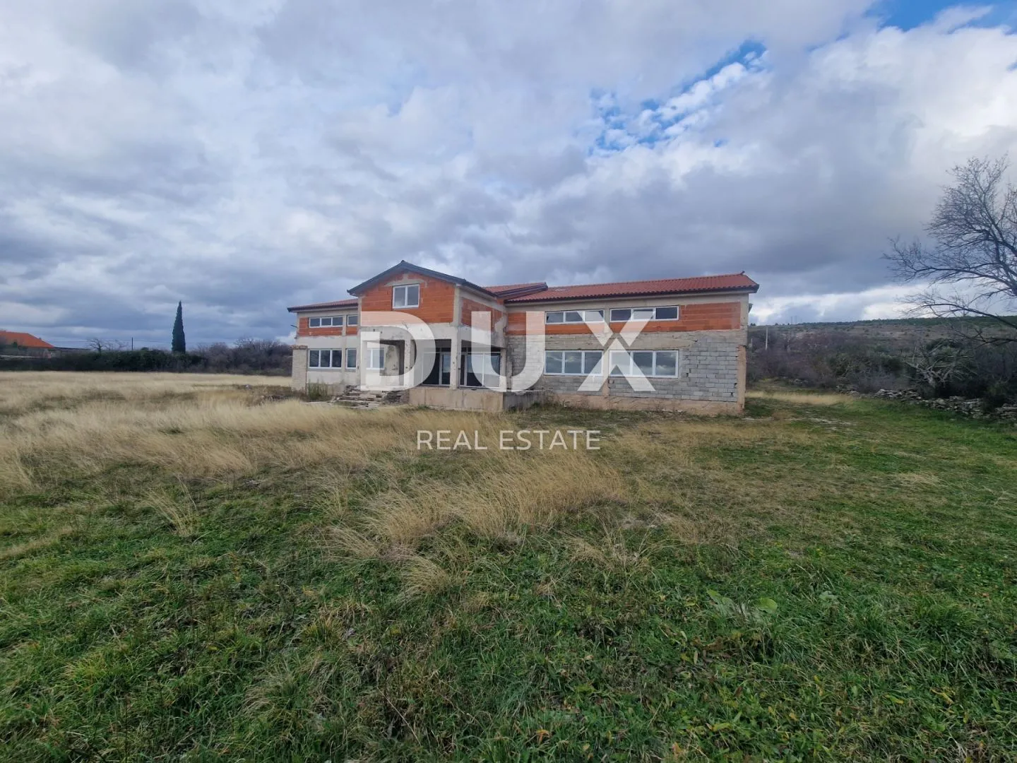 benkovac - nedovršena poslovno-stambena zgrada - slika 2