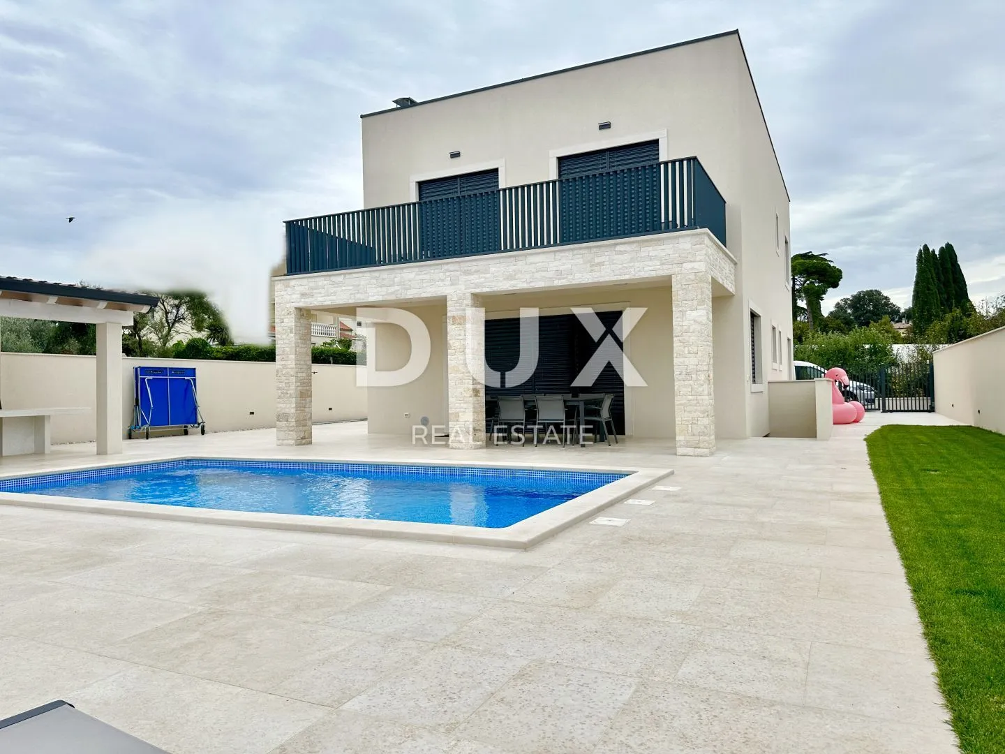 ISTRA, SAVUDRIJA - Urbana vila s bazenom i pogledom na more - Savudrija, Umag