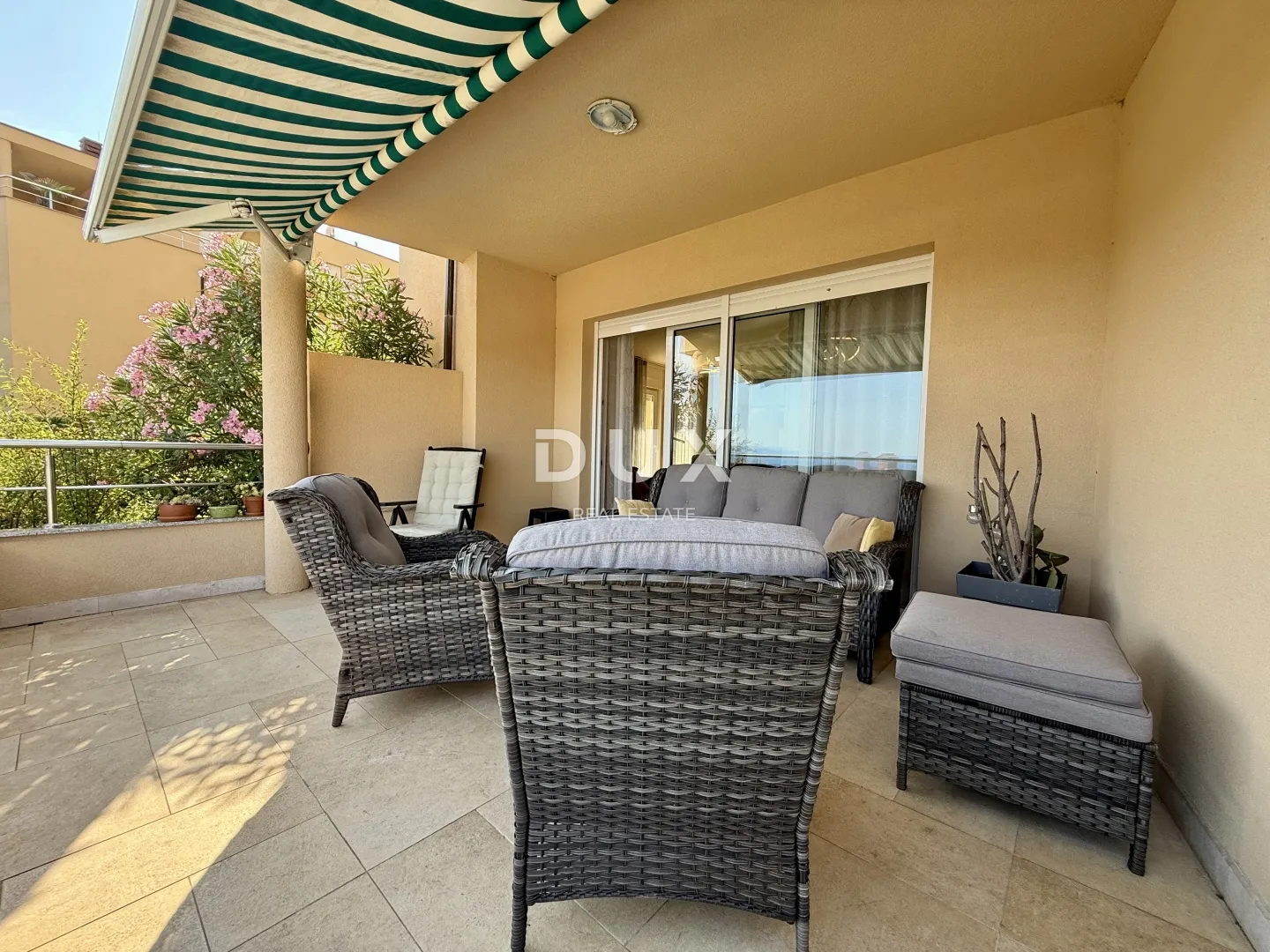 opatija, predivan dvosobni apartman, 100 m2, bazen, garaža, pogled na more - slika 9