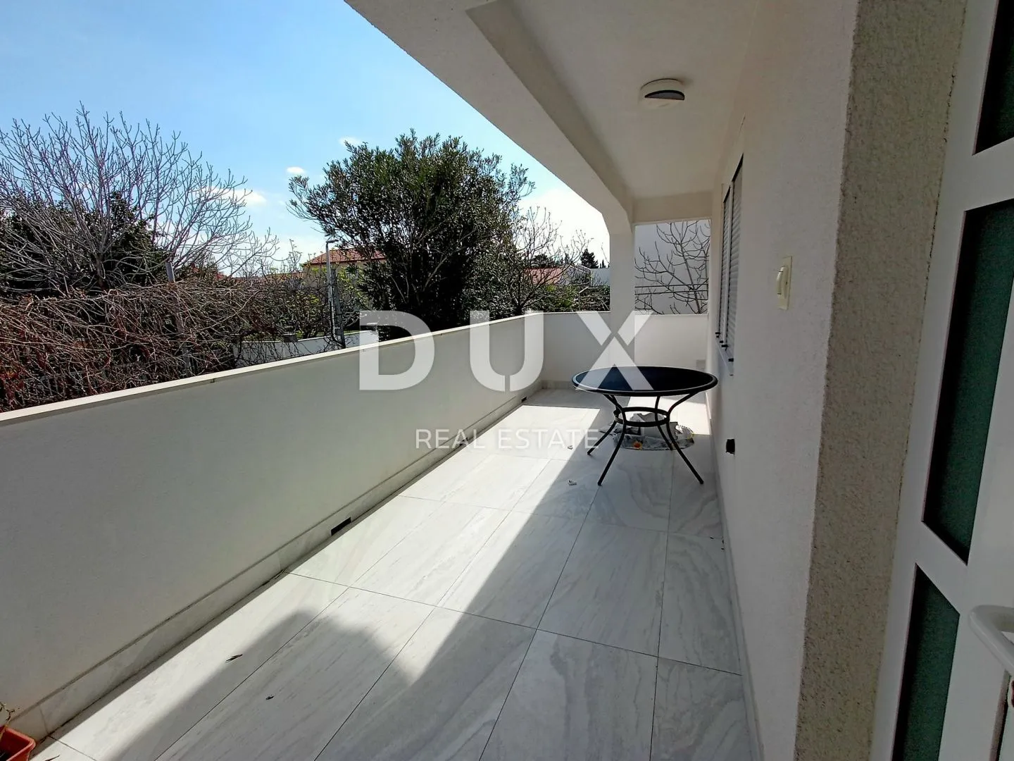 zadar, sabunike - prostrana apartmanska kuća s velikom okućnicom - slika 16
