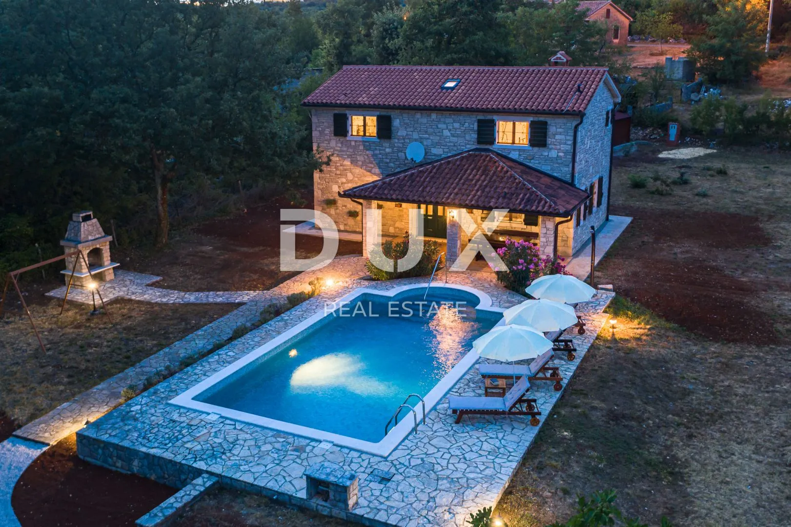 istra, labin - samostojeća kamena vila s bazenom - slika 20