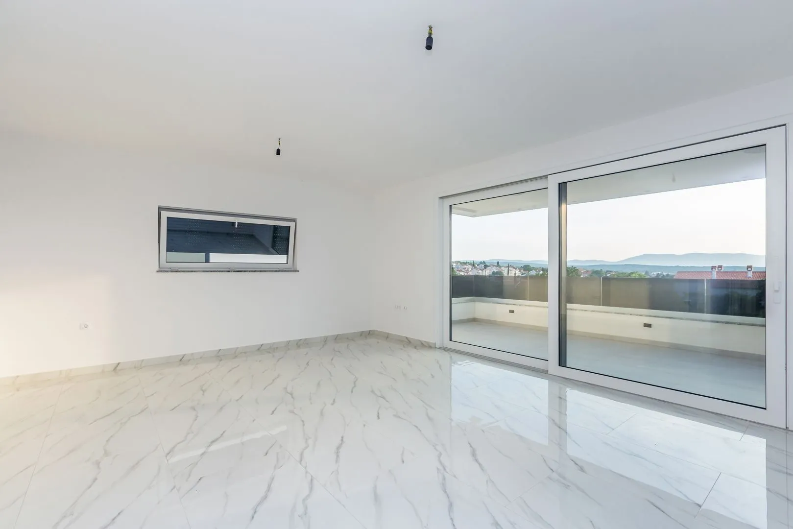 otok krk, malinska - prodaja dva dvosobna apartmana - slika 3