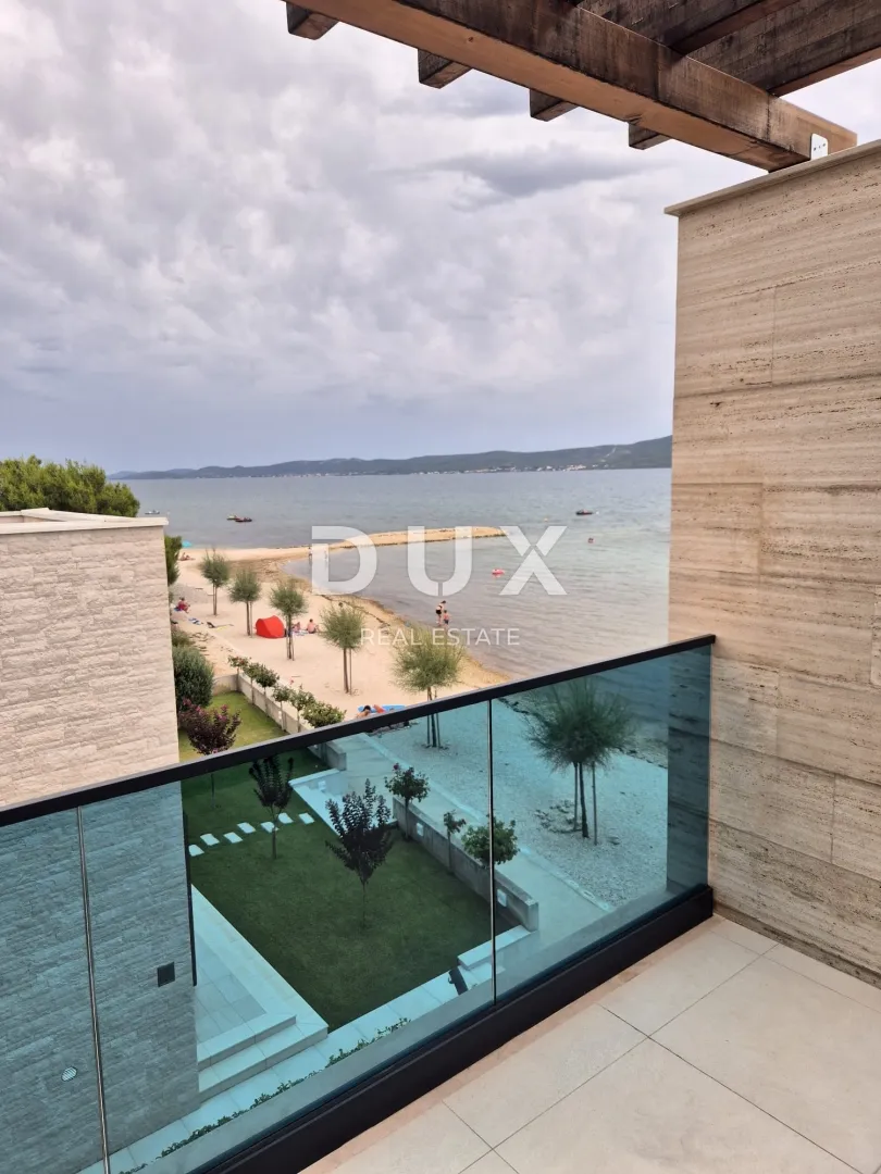 zadar, sukošan - luksuzno namješten troetažni stan prvi red do plaže! - slika 18