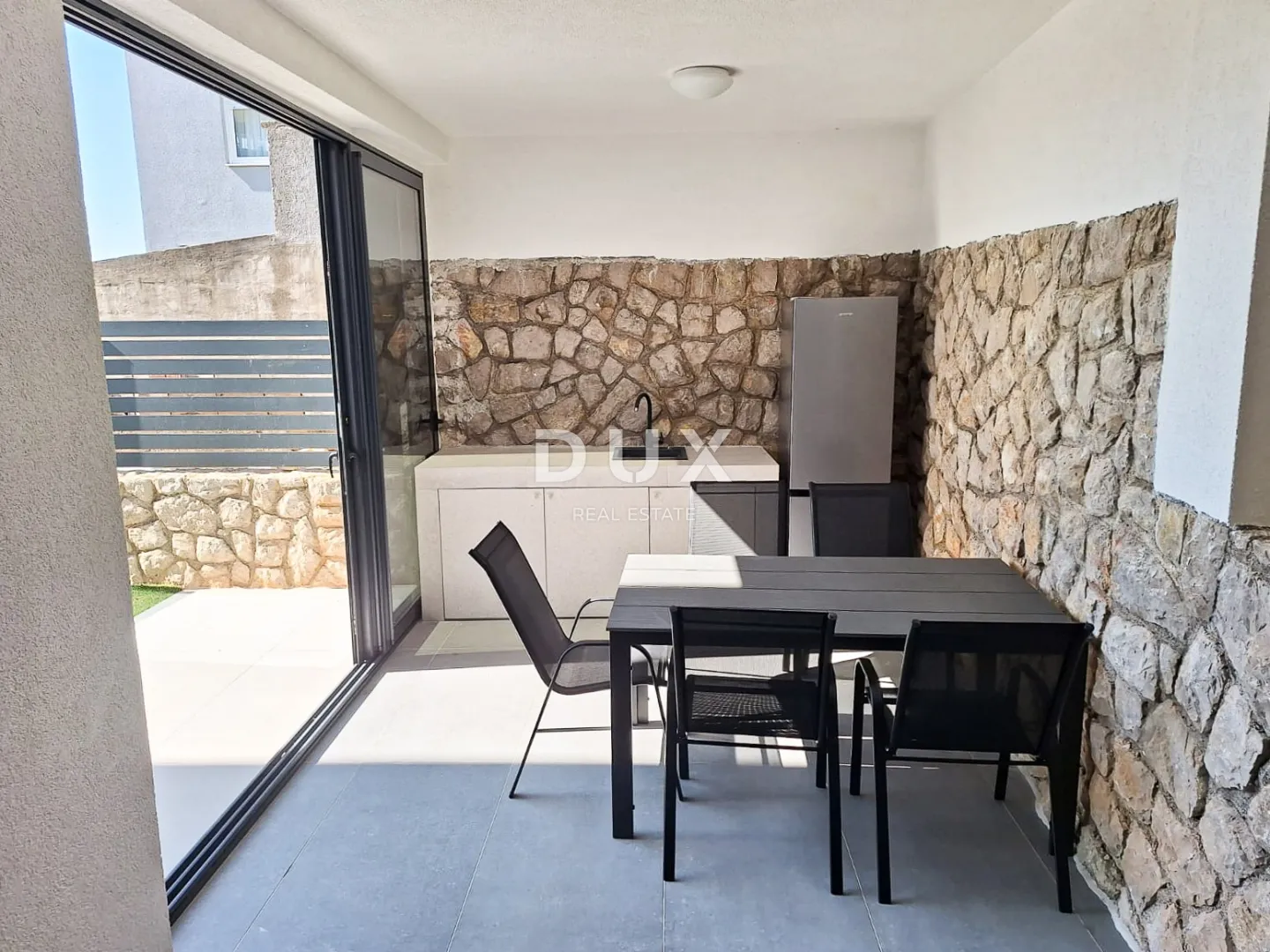 krk, omišalj, dvosobni stan, 67 m2, bazen - slika 12