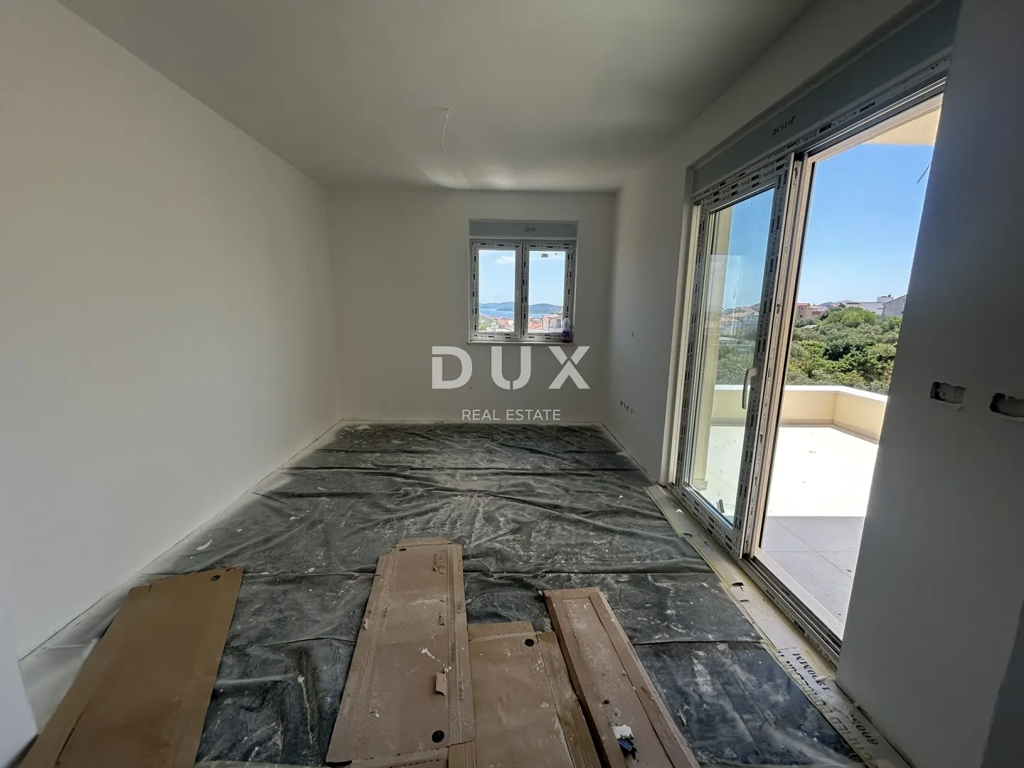 šibenik, vodice – zadnji kat, 3 spavaće sobe i panoramski pogled na more - slika 6
