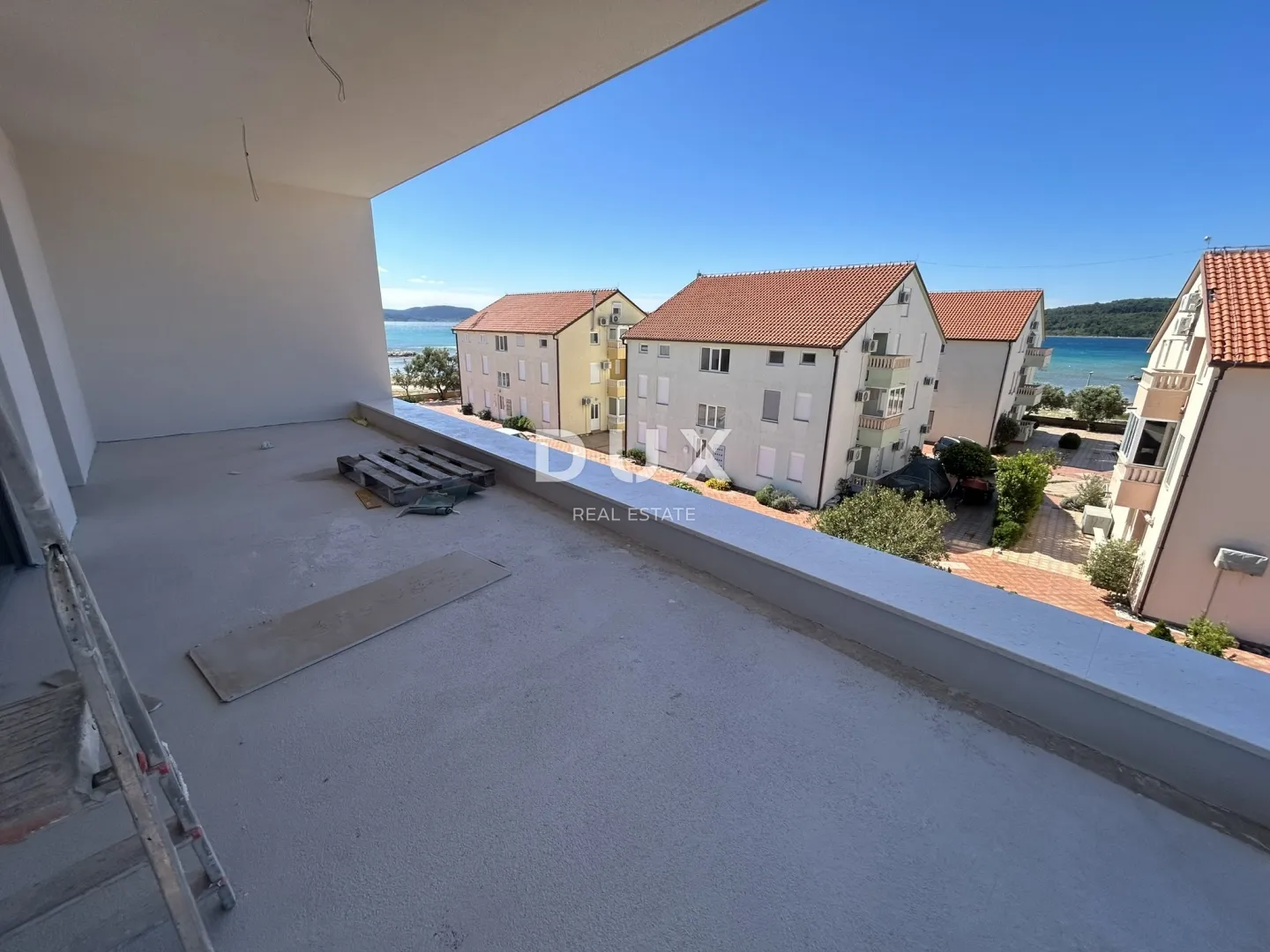 vodice, srima – luksuzni penthouse, 70 m od mora, s liftom - slika 3