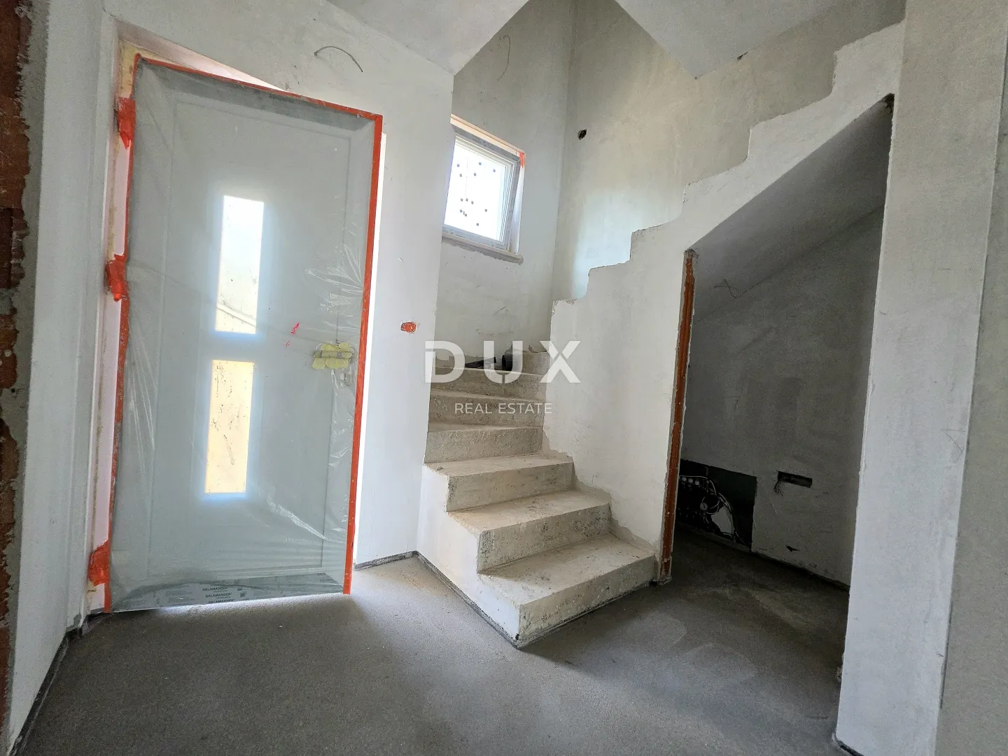 viškovo - dvoetažni stan s okućnicom u modernoj novogradnji - slika 7