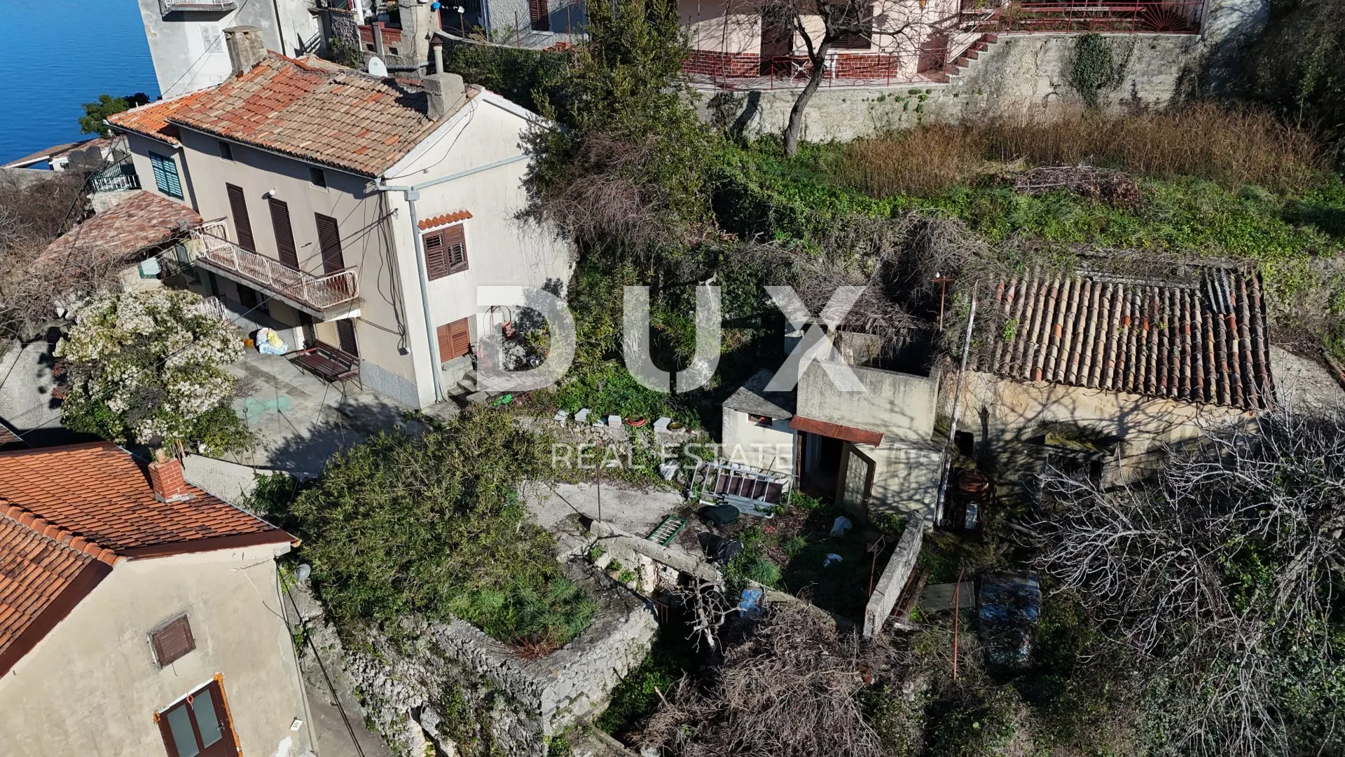 otok krk - kuća s dvorištem i pogledom na more, u jezgri romantičnog vrbnika - slika 5