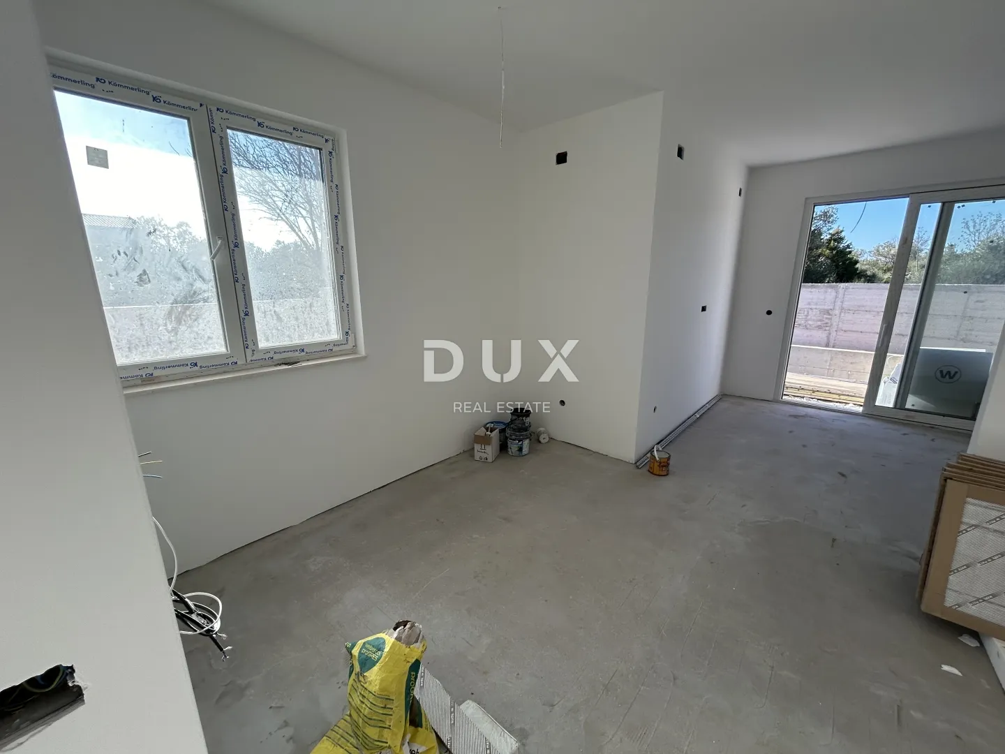 murter, jezera – dvoetažni apartman s bazenom u novogradnji - slika 8