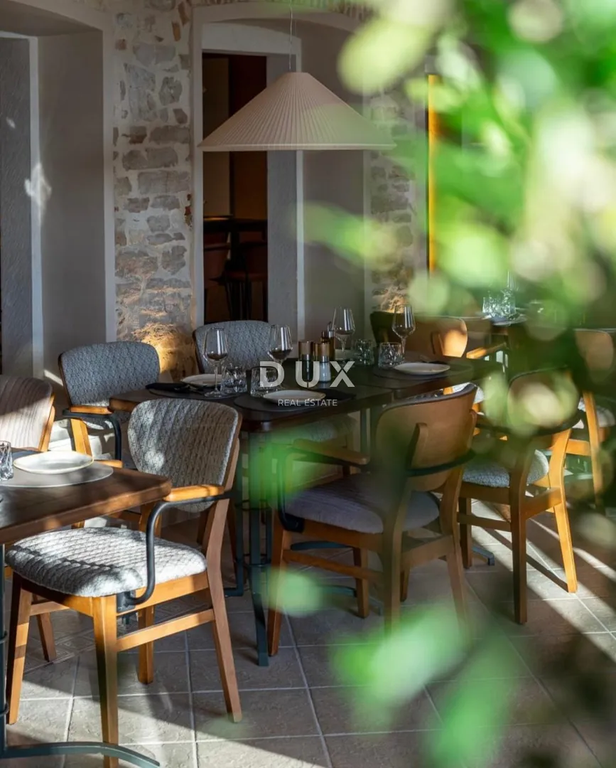 šibenik, centar, vrhunski uhodani restaurant, prvi red do mora. - slika 32