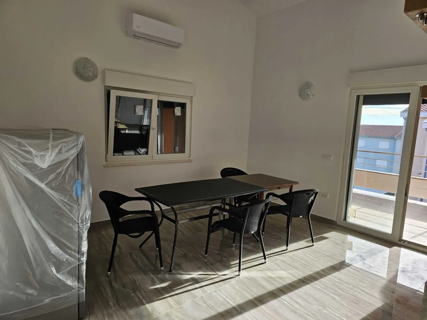 otok rab, banjol - dvoetažni stan s galerijom blizu mora - slika 6