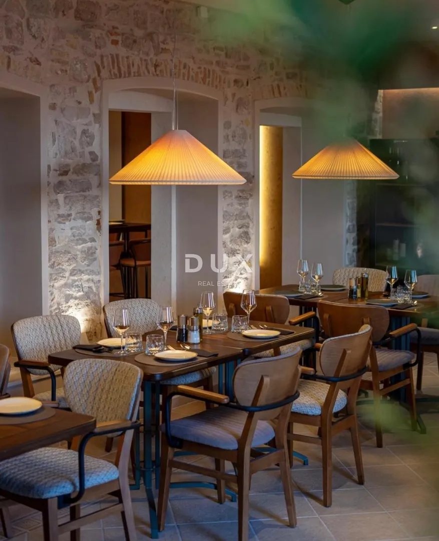 šibenik, centar, vrhunski uhodani restaurant, prvi red do mora. - slika 34