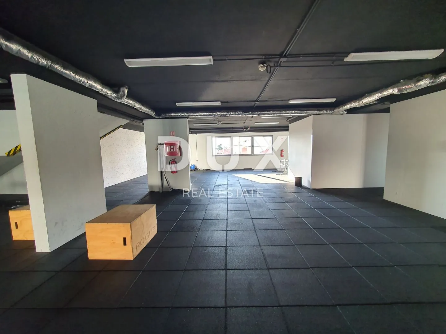 rijeka, centar - poslovni prostor zagrad 370m2 - slika 4