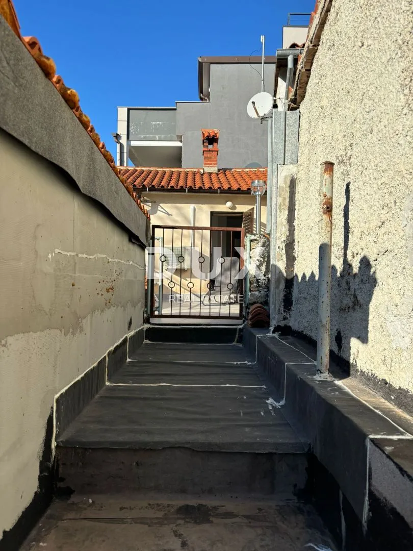 istra, medulin - kuća s dvije stambene jedinice 400 metara od mora! prilika! ekskluzivna prodaja! - slika 39