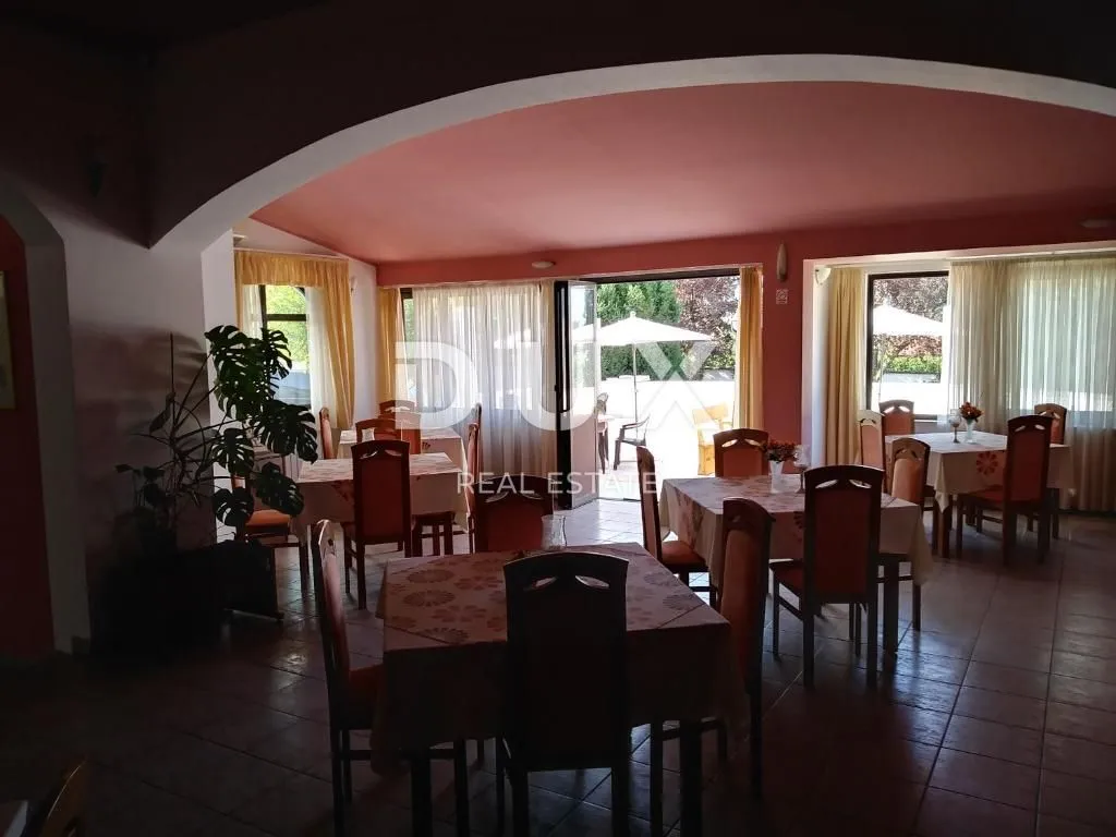 istra,poreč - hotel sa bazenom i prostranom okućnicom! - slika 25