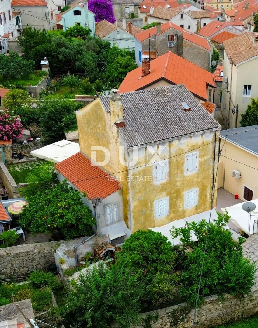mali lošinj, centar- kuća za adaptaciju 90 metara od mora! - slika 2