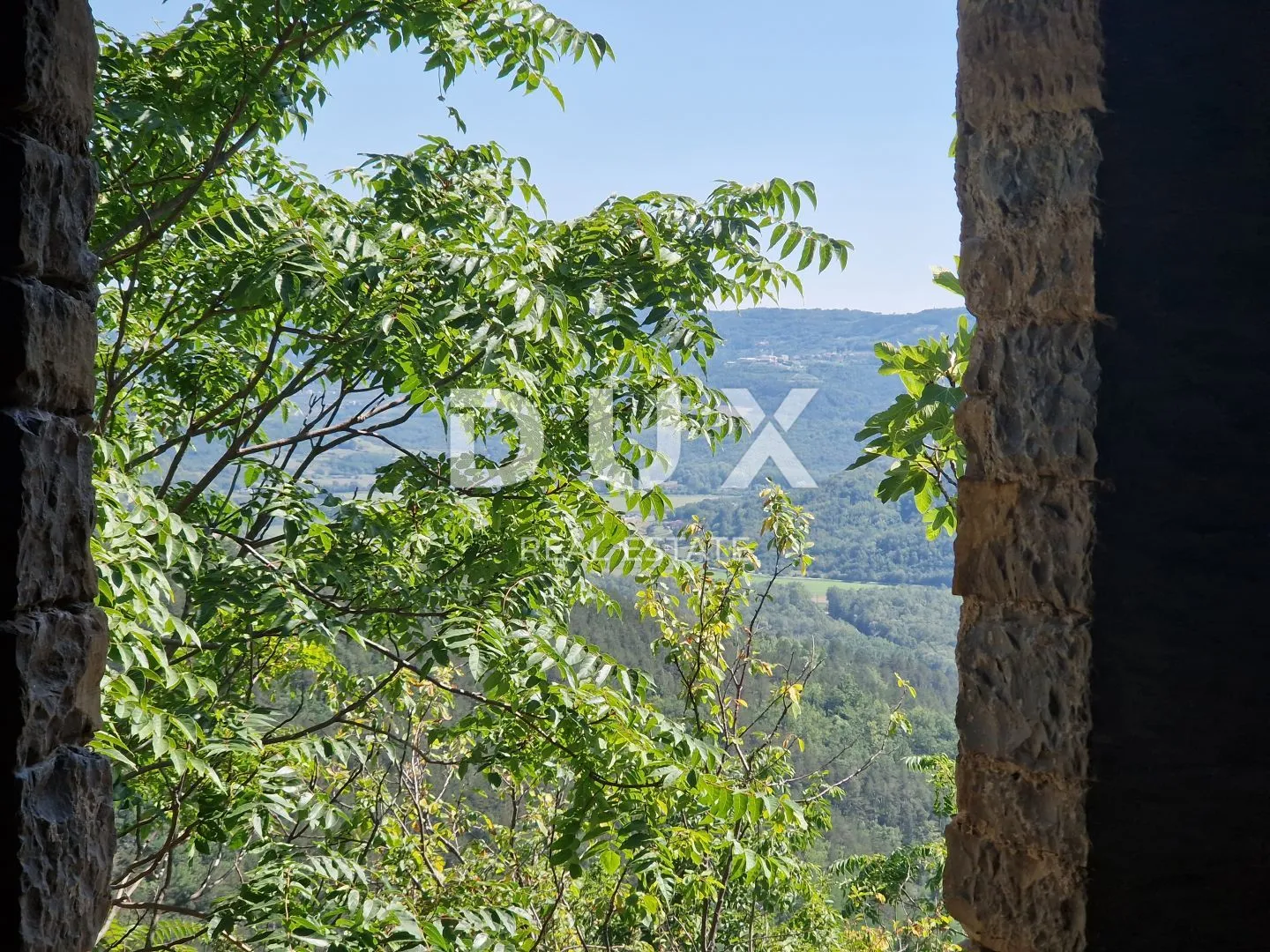 istra, oprtalj - kamena starina s panoramskim pogledom na zelenilo - slika 22