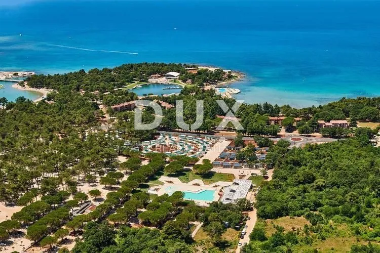 ISTRA, UMAG - Zemljišta stambene namjene i zone T2, 500 m od mora - Katoro, Umag