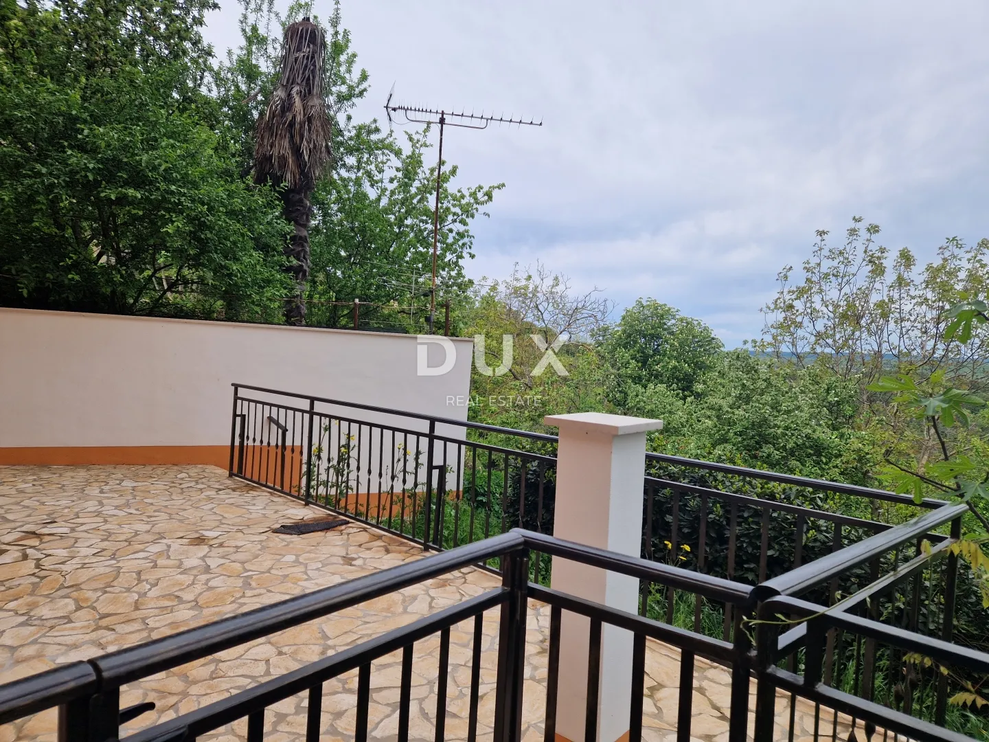 istra, labin – stan, 81 m², terasa, vrt i pogled na grad - slika 29