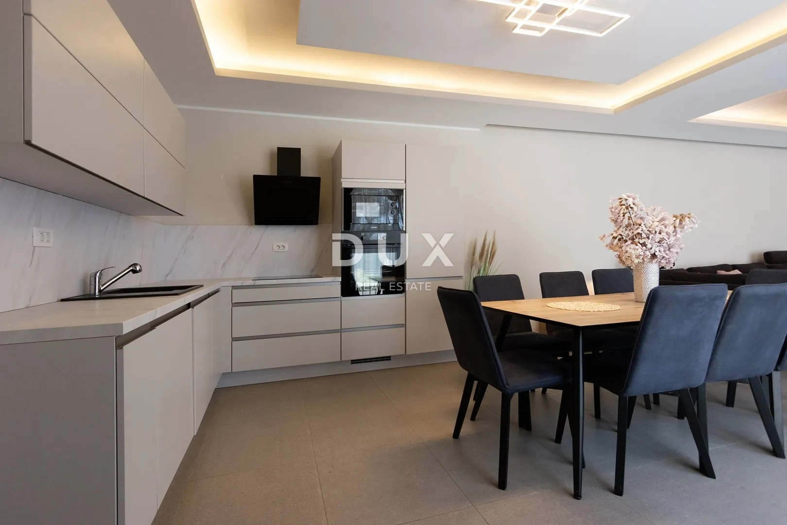 istra, rovinj, kuća s 4ss+db, 160 m², okućnica, 400m od mora - slika 11