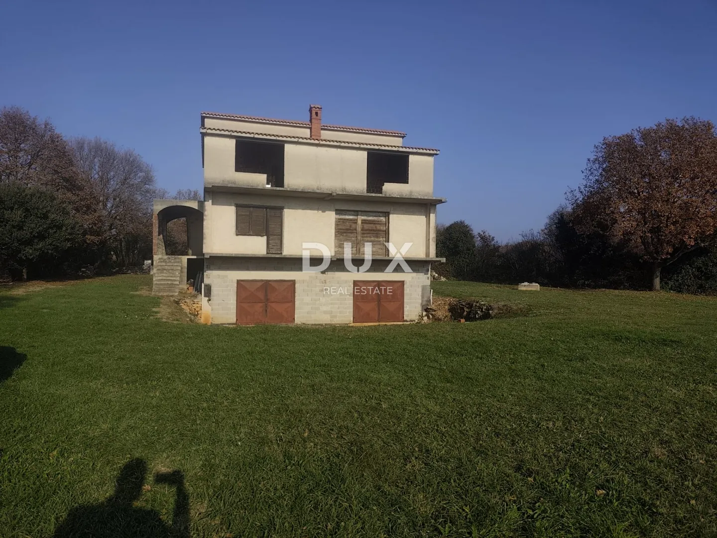 istra, šišan - prostrana roh-bau kuća s velikim građevinskim zemljištem - slika 2