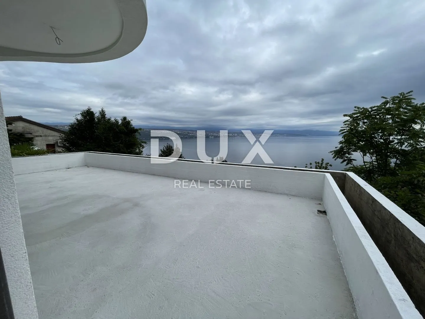 opatija, centar - dvoetažni stan 200m2 (prizemlje + suteren) 3s+db s panoramskim pogledom na more + okoliš 100m2 - slika 13