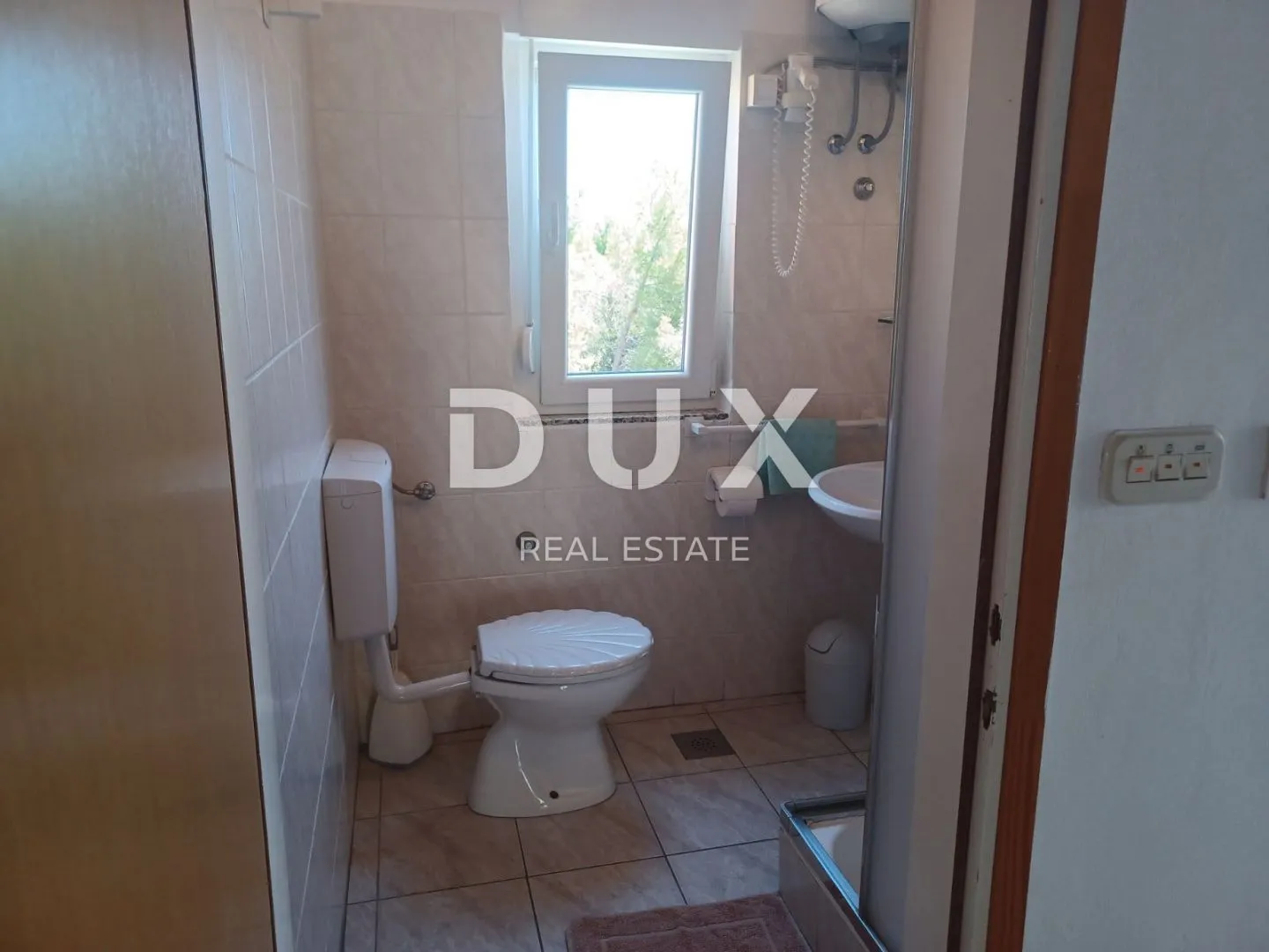 otok rab, barbat - samostojeća apartmanska kuća na odličnoj lokaciji - slika 26