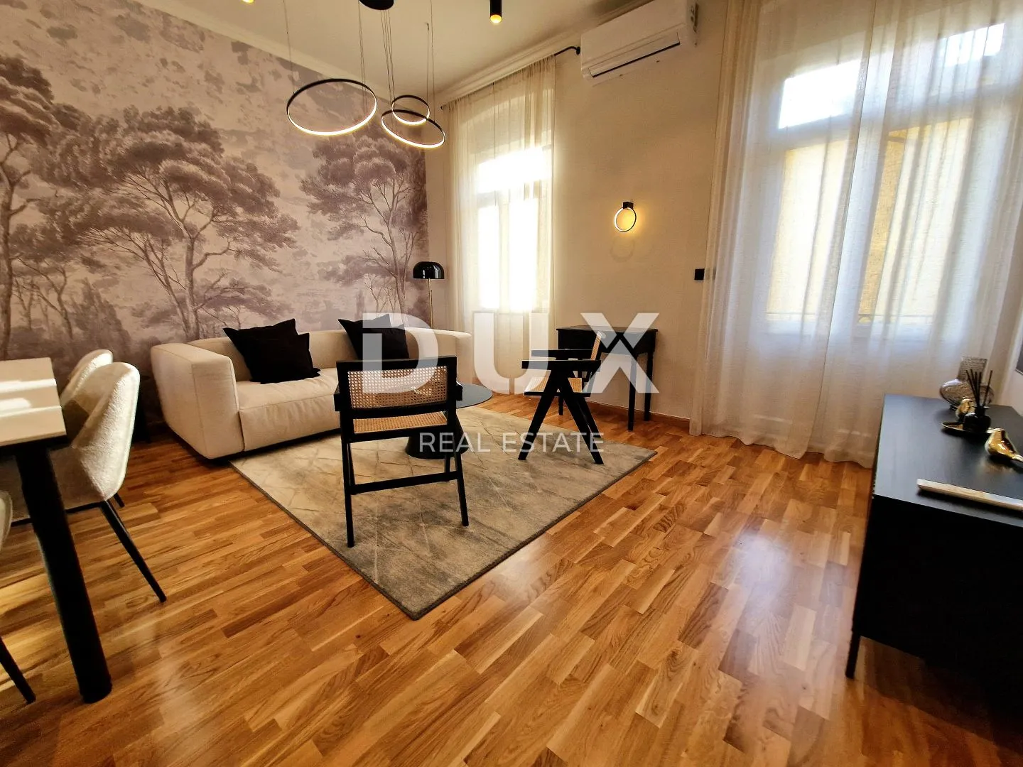 opatija, centar - novouređeni stan s dva balkona - slika 2