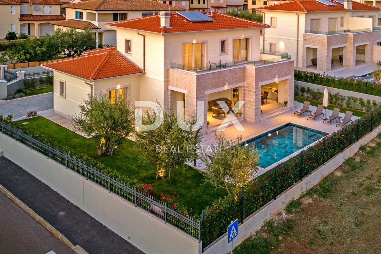 istra, poreč - luksuzna kuća s bazenom - slika 32