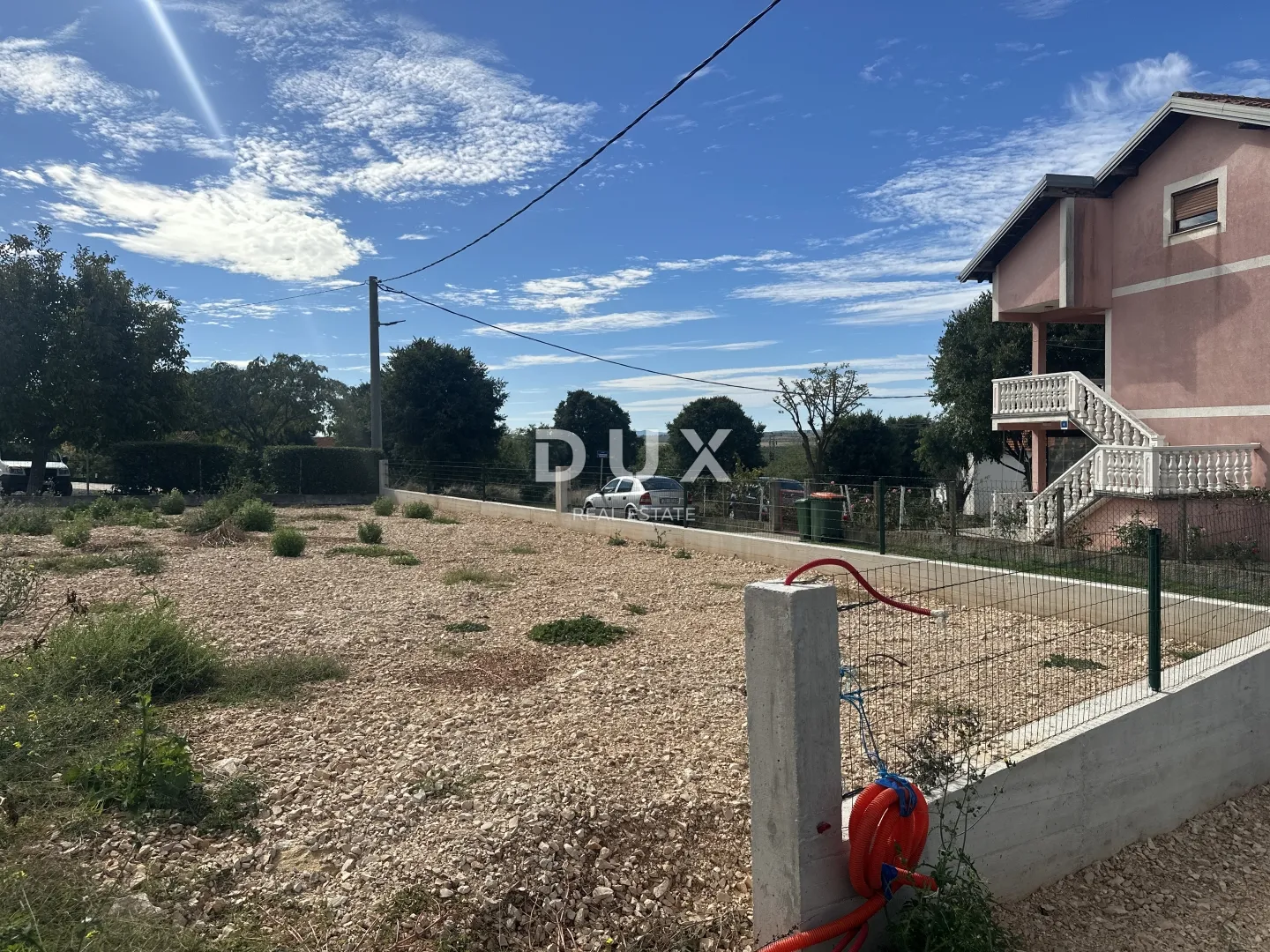 zadar, poličnik - uređeno zemljište ograđeno zidom! - slika 2